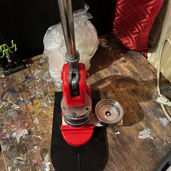 Button Maker - Picture 2 of 3